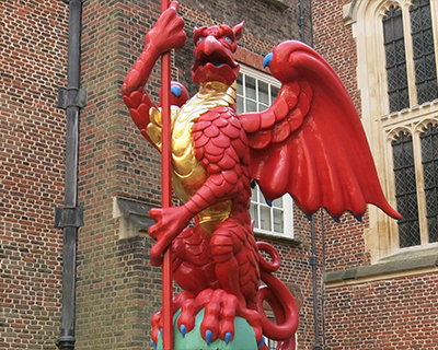 hampton court palace dragon chapel court garden