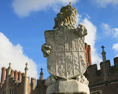 hampton court palace kings beasts lion