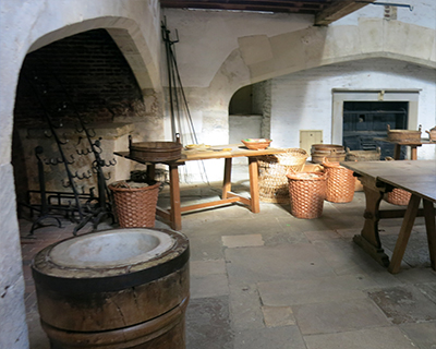 hampton court palace henr viii kitchens