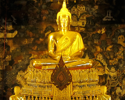 bangkok wat pho temple golden buddha ubosot