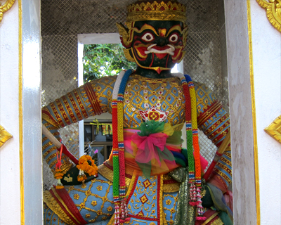 thailand wat doi suthep guardian giant